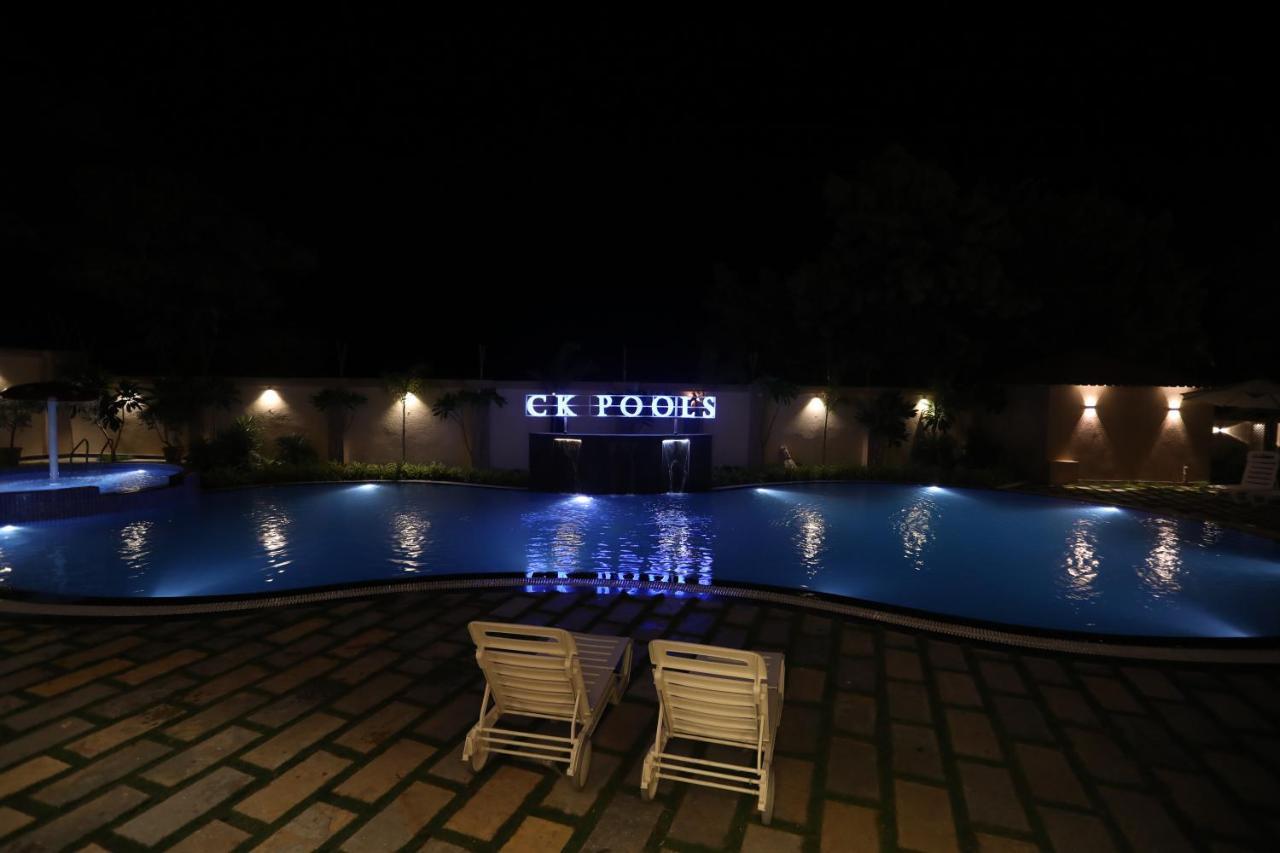 Chandan Kasturi Resort Dariāwad Exterior foto